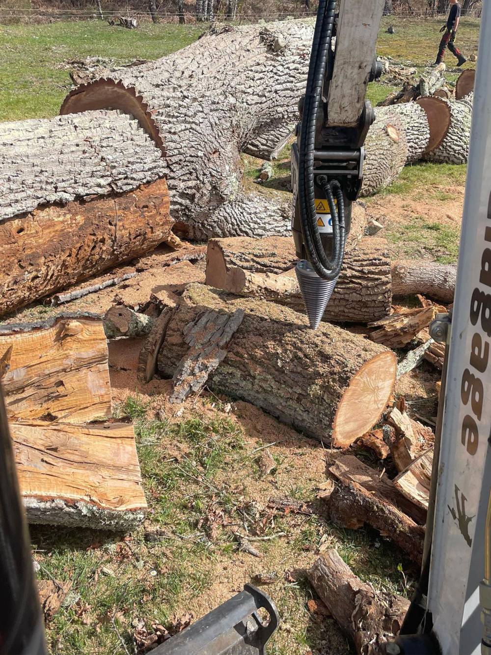 Projet fente de bois de chauffage sur site (1)